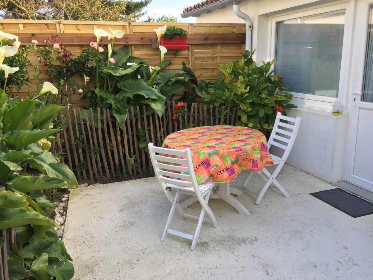 Petite Maison Dans Le Jardin Ars-en-Ré Exteriör bild